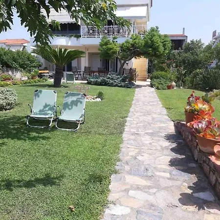 παραθαλάσσιο με κήπο στον αγιόκαμπο Διαμέρισμα