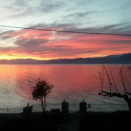 παραθαλάσσιο με κήπο στον αγιόκαμπο شقة