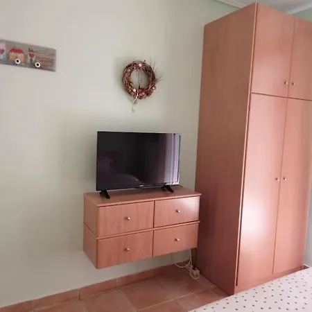 παραθαλάσσιο με κήπο στον αγιόκαμπο