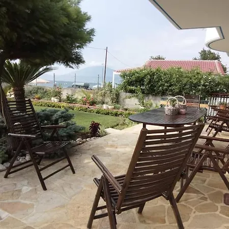 Διαμέρισμα παραθαλάσσιο με κήπο στον αγιόκαμπο *