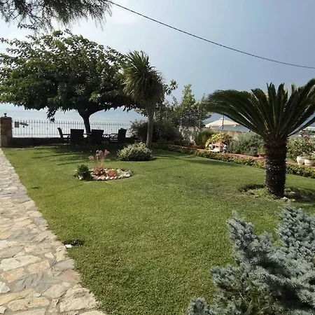 παραθαλάσσιο με κήπο στον αγιόκαμπο شقة أغيوكامبوس