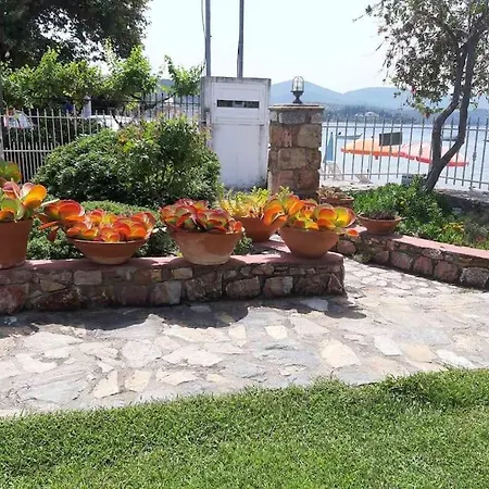 Διαμέρισμα παραθαλάσσιο με κήπο στον αγιόκαμπο *
