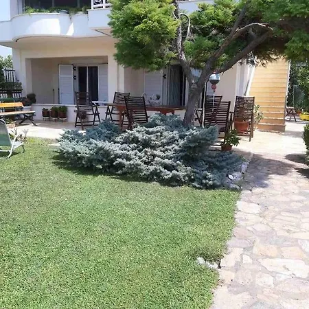 παραθαλάσσιο με κήπο στον αγιόκαμπο شقة *